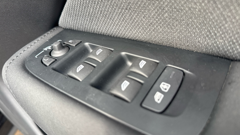 Volvo XC60 2.0 B5P Plus Black Edition 5dr AWD Geartronic Petrol Estate